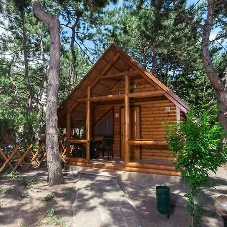 Tatil parkı Kompleks Otdykha Elki-palki 3*