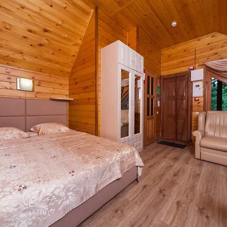 Kompleks Otdykha Elki-palki Tatil parkı