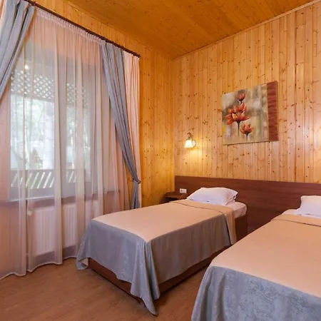 Tatil parkı Kompleks Otdykha Elki-palki Odessa