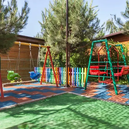 Kompleks Otdykha Elki-palki Tatil parkı 3*