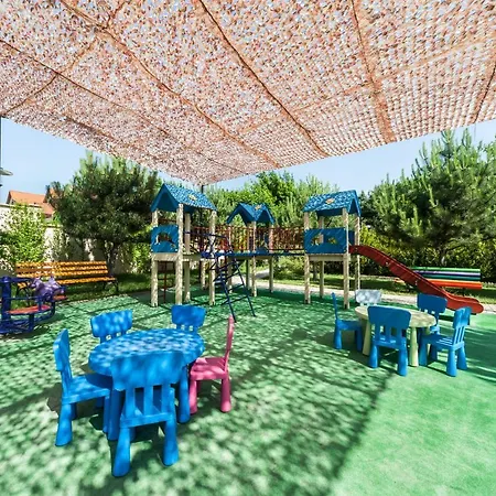 Kompleks Otdykha Elki-palki Tatil parkı 3*