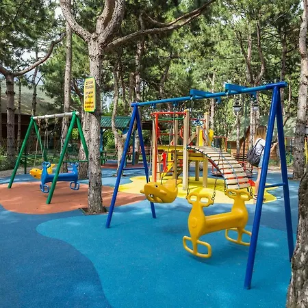 Kompleks Otdykha Elki-palki Tatil parkı 3*
